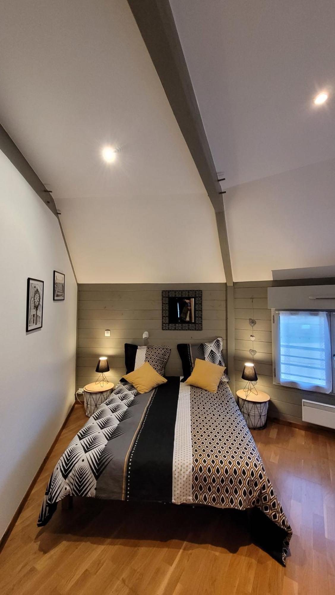Monthoiron La Maison Ronde Et Ses 2 Cahutes מראה חיצוני תמונה