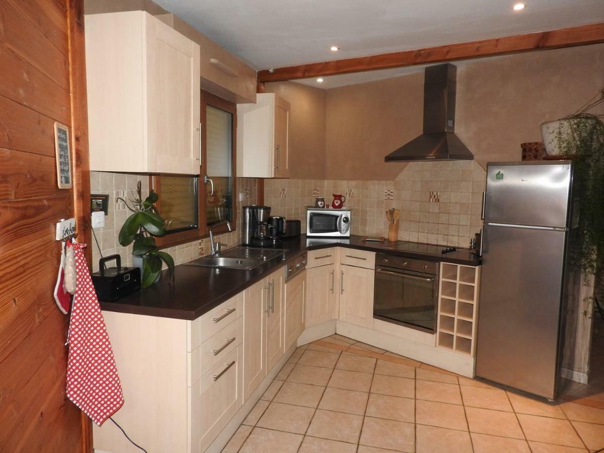 Monthoiron La Maison Ronde Et Ses 2 Cahutes מראה חיצוני תמונה